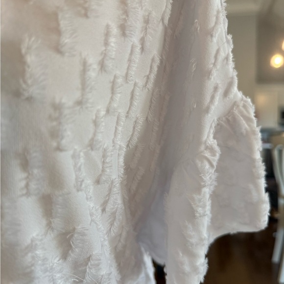 White Boxy Relaxed Blouse w swis dots and flowy sleeves - Picture 4 of 8